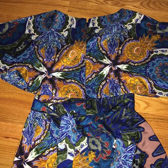 Xs bcbgmaxazria dress. Ties in back - Picture 3 of 3